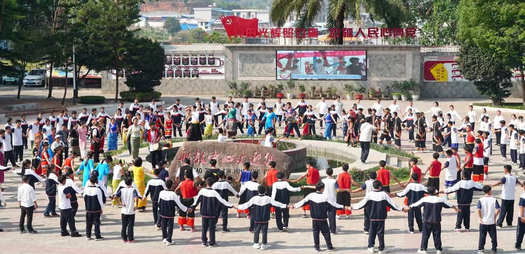 云南双江自治县职业教育中心智慧图书阅览室