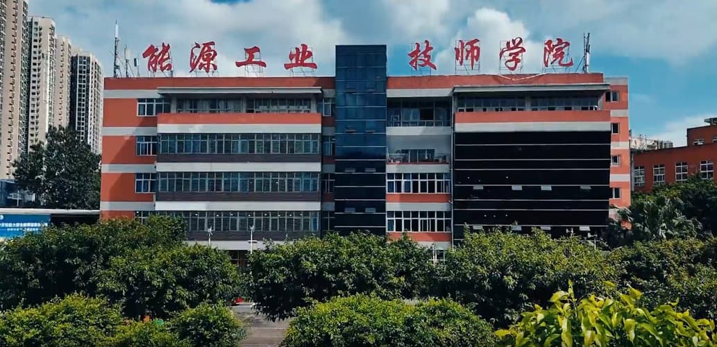 国产赋能书香·重庆能源技师智慧阅览室